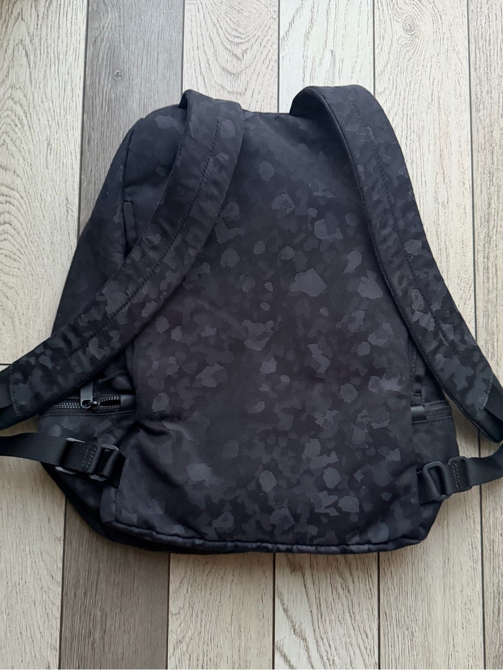 Lululemon City Adventure Black Patterned Backpack - 17L - Picture 6 of 8